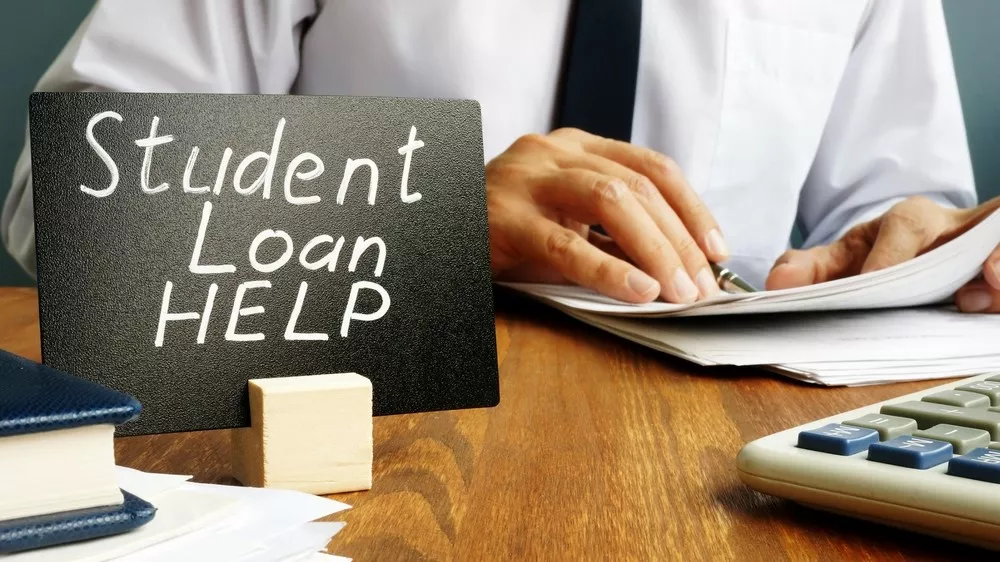How To Avoid The Pitfalls Of College Loans For Students